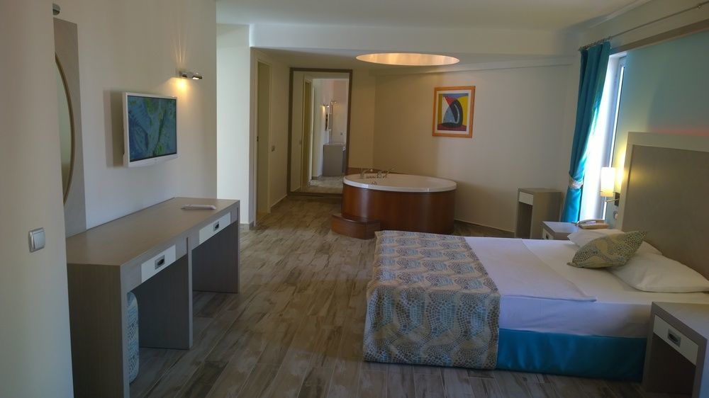 Costa Queen Suites Gümbet Exteriér fotografie