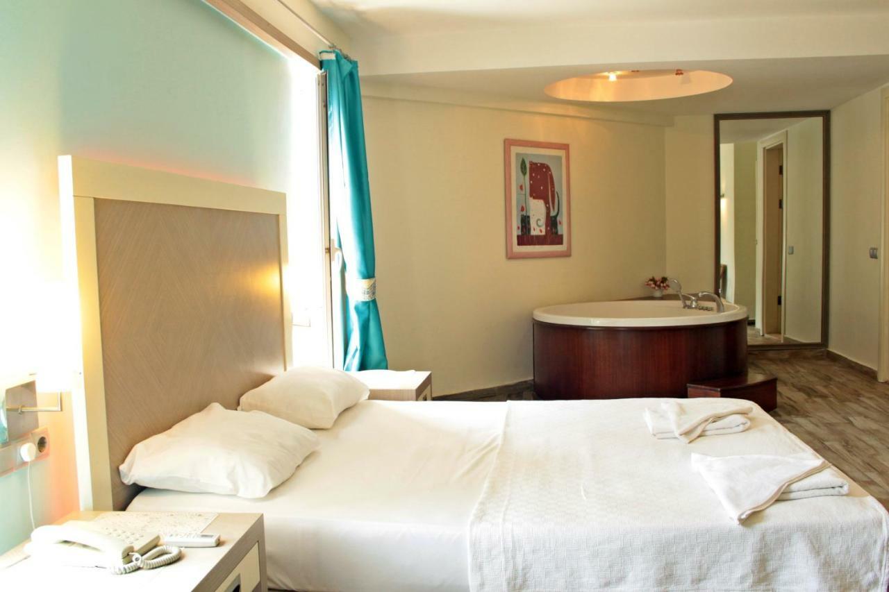 Costa Queen Suites Gümbet Exteriér fotografie