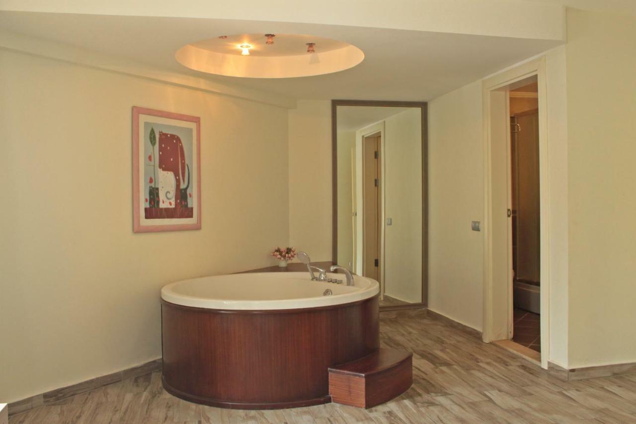 Costa Queen Suites Gümbet Exteriér fotografie